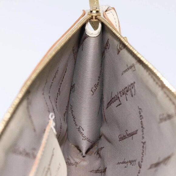 Salvatore Ferragamo Gancini Shoulder Bag Leather Ivory Gold Auth 122679 - Picture 12 of 16